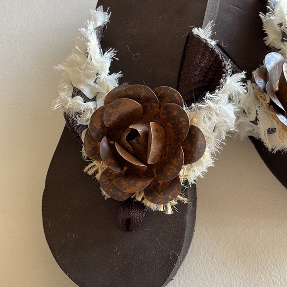 NWT Southern Swank Flip Flops - Picture 2 of 7